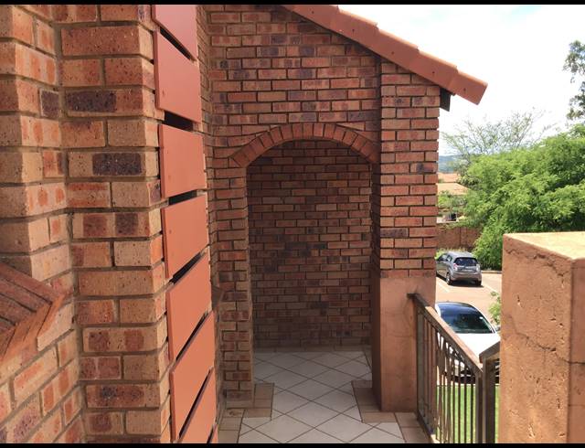 2 BEDROOM APARTMENT TO LET IN MOOIKLOOF RIDGE